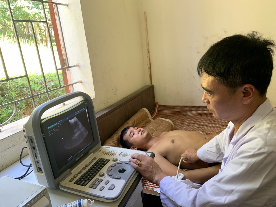 Bác sĩ quân y chăm sóc sức khỏe cho quân dân khu vực biên giới - 3 Bác sĩ quân y chăm sóc sức khỏe cho quân dân khu vực biên giới - 3