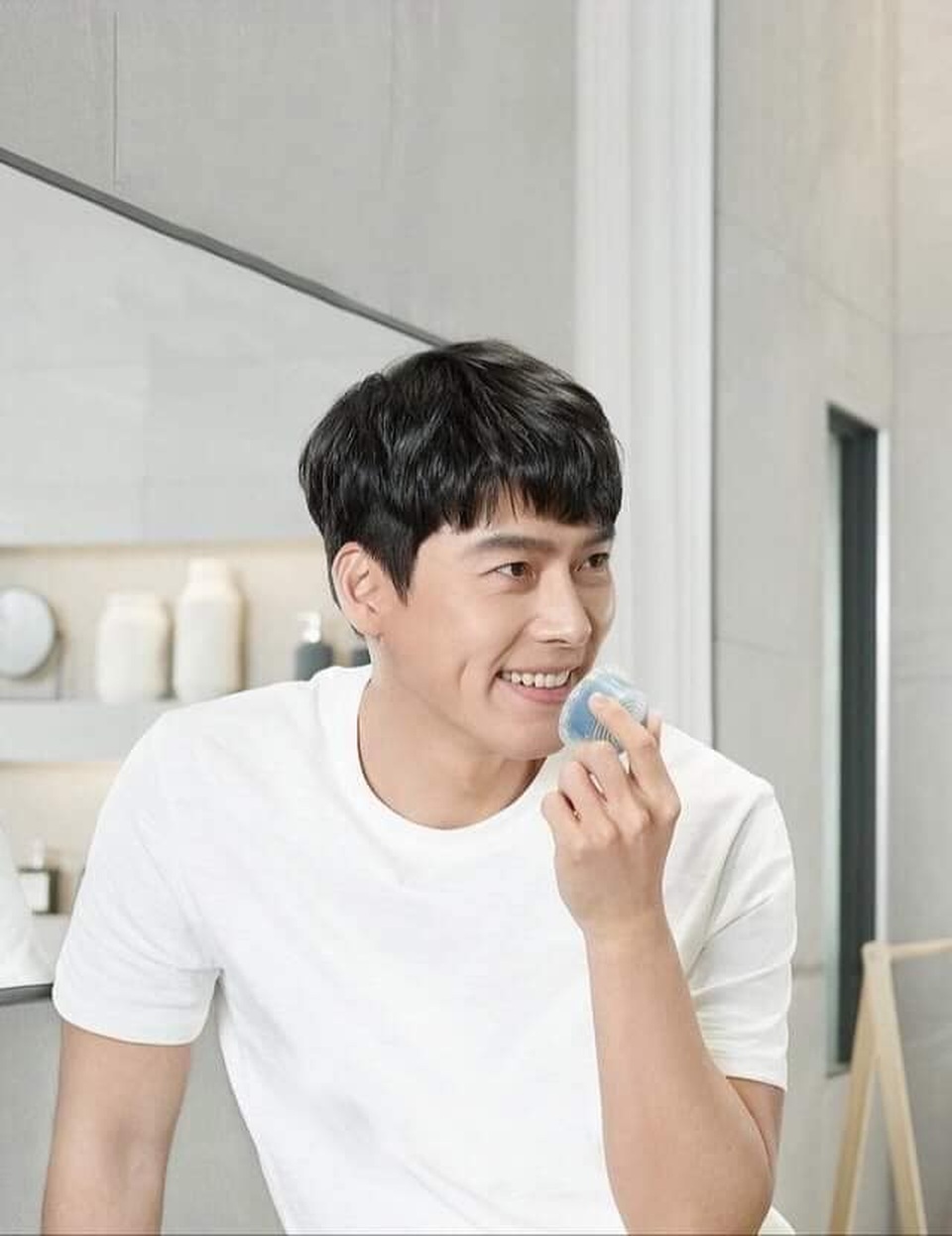 Hyun Bin khoe nhan sắc “cực phẩm” ở tuổi 38 - 6 Hyun Bin khoe nhan sắc “cực phẩm” ở tuổi 38 - 6