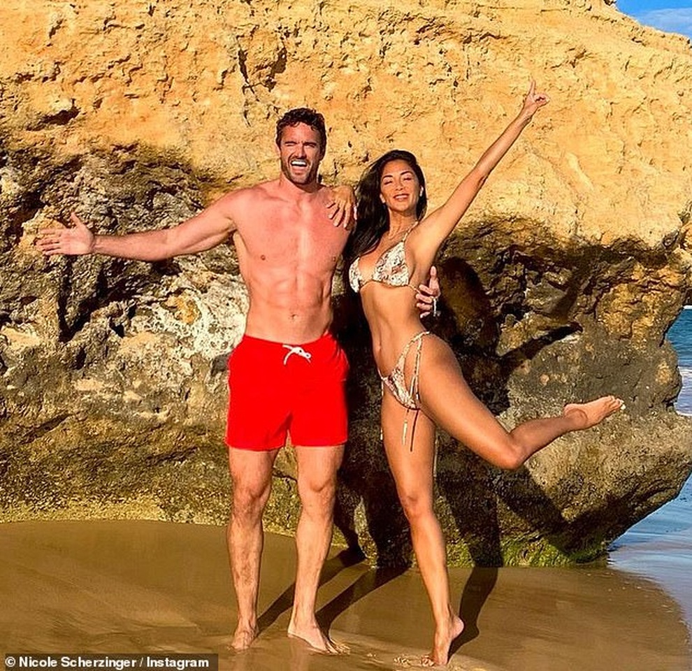 Nicole Scherzinger và bạn trai kém 7 tuổi cùng khoe thân hình bốc lửa - 4 Nicole Scherzinger và bạn trai kém 7 tuổi cùng khoe thân hình bốc lửa - 4