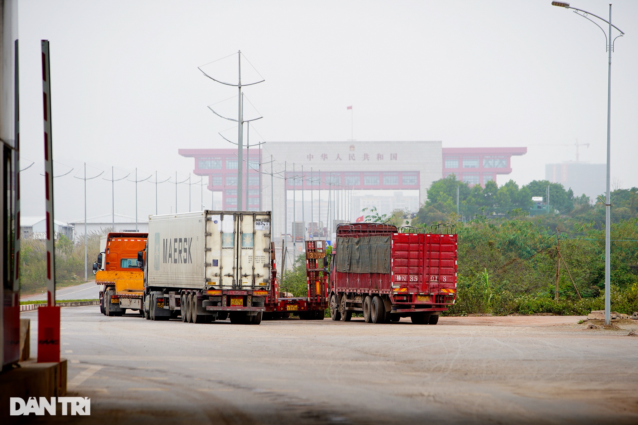 Hơn 1.400 container hàng hóa ùn tắc kỷ lục tại cửa khẩu Móng Cái dịp Tết - 6 Hơn 1.400 container hàng hóa ùn tắc kỷ lục tại cửa khẩu Móng Cái dịp Tết - 6
