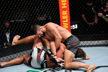 Võ sĩ MMA thắng knock-out ấn tượng sau 65 giây