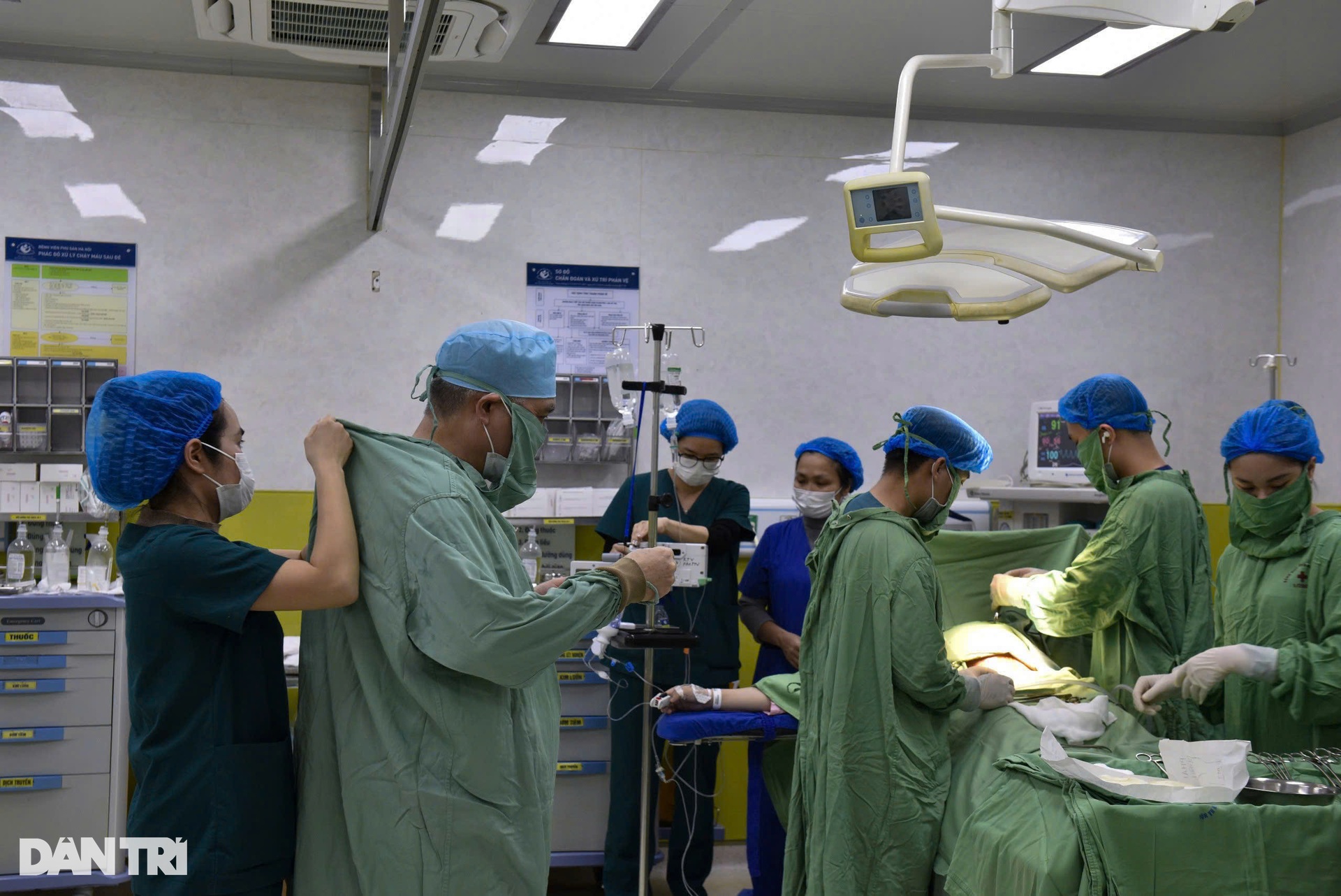 Xuyên đêm đón những công dân 2025 Việt Nam đầu tiên - 12 Xuyên đêm đón những công dân 2025 Việt Nam đầu tiên - 12