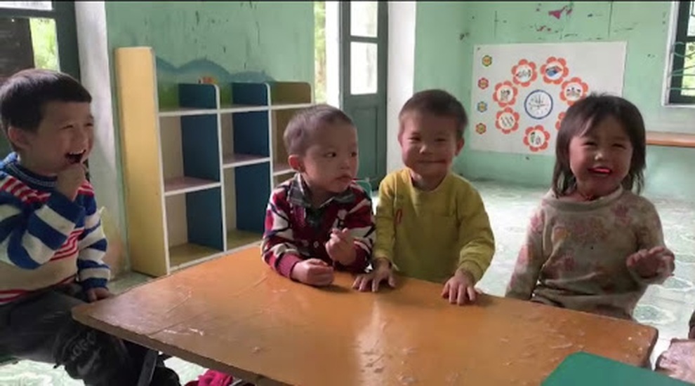 Cô giáo người Thái hy sinh tuổi xuân cõng chữ về với bản Dao - 10 Cô giáo người Thái hy sinh tuổi xuân cõng chữ về với bản Dao - 10
