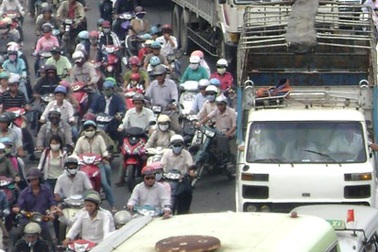 Khói, bụi, chì… đầu độc đường phố Sài Gòn