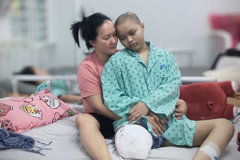 Nữ sinh 2 lần bị cắt chân được bạn đọc Dân trí giúp đỡ - 2 Nữ sinh 2 lần bị cắt chân được bạn đọc Dân trí giúp đỡ - 2