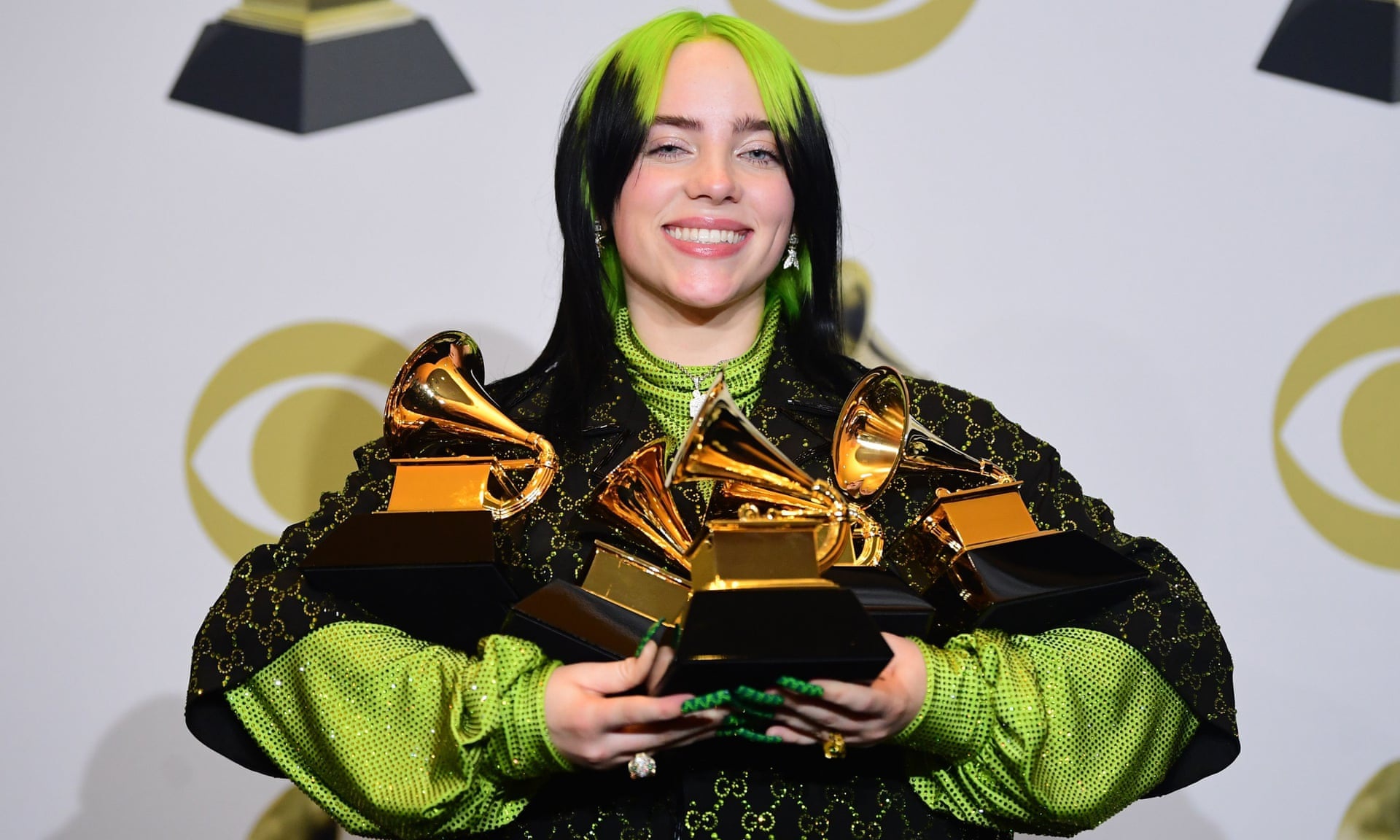 Ca sĩ Billie Eilish "bị phá hủy não bộ" vì từng... nghiện phim "đen" | Báo  Dân trí