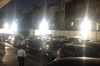 Hà Nội: Chặn xe máy cư dân gây ùn tắc nghiêm trọng ở chung cư Mipec