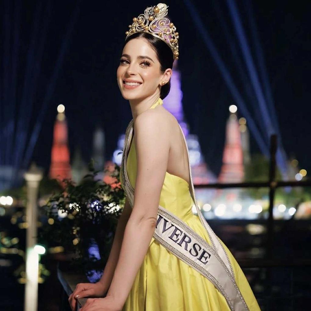 Bị tố “mua giải”, tân Hoa hậu Hoàn vũ chính thức lên tiếng - 3 Bị tố “mua giải”, tân Hoa hậu Hoàn vũ chính thức lên tiếng - 3