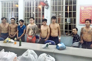 Nhóm bảo kê "thu" của người chuyển giới bán dâm 200.000đ/ngày