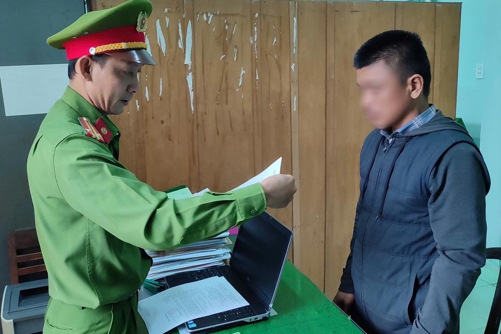 Tài xế lái máy ủi thi công cao tốc trộm hơn 4.000 lít dầu - 1 Tài xế lái máy ủi thi công cao tốc trộm hơn 4.000 lít dầu - 1