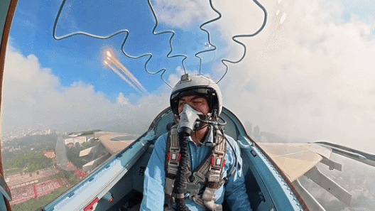 Màn thả 64 quả pháo sáng của Yak-130 rực rỡ trên bầu trời Ba Đình sáng 2/9