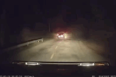 Tài xế ngủ gật, xe Ford Everest lao xuống vực