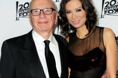 Vợ hổ của tỷ phú Murdoch không chịu ngồi im