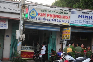 Bắt băng nhóm nghi phạm dùng súng cướp tiệm vàng