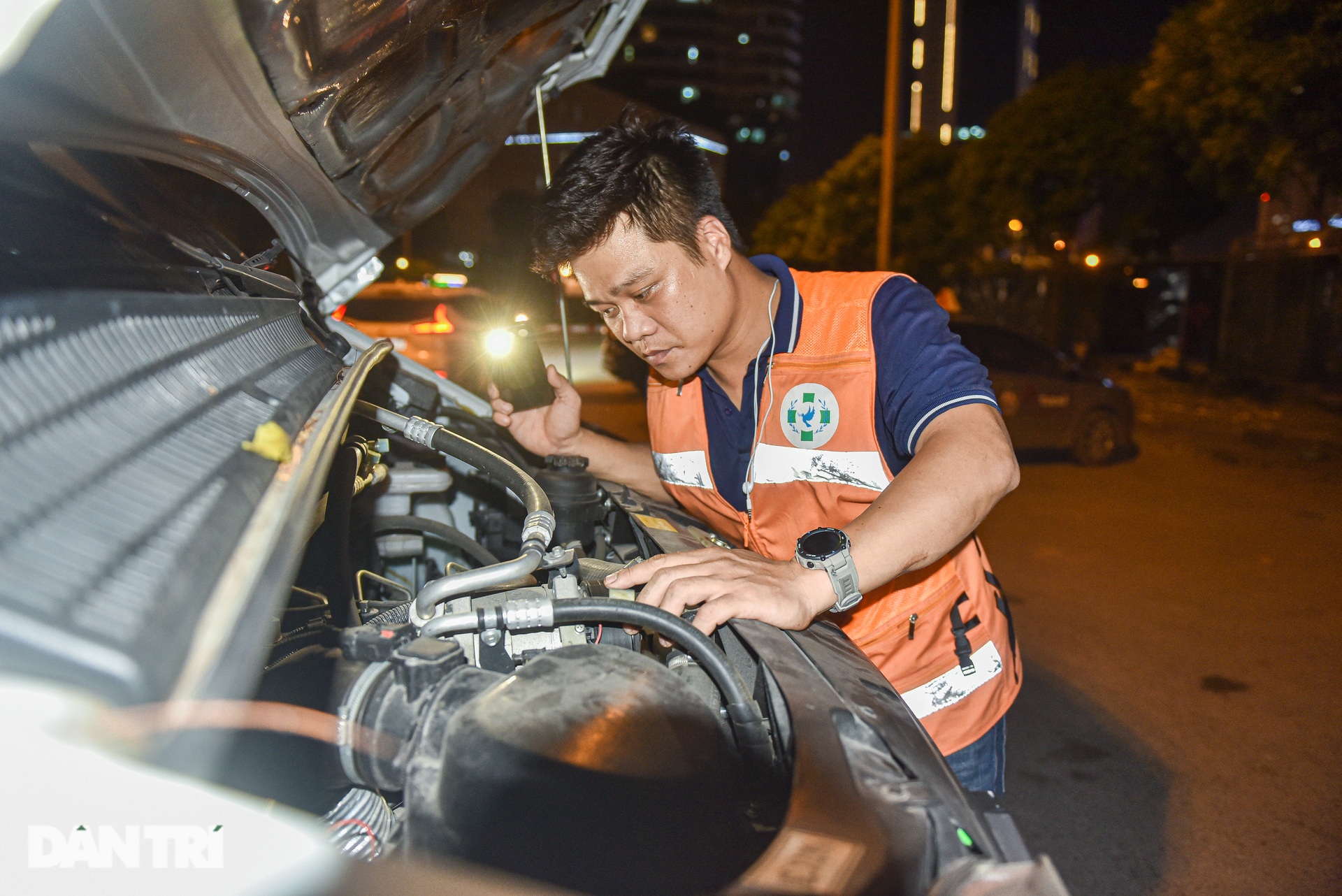 Biệt đội sơ cứu thần tốc và những pha giành giật mạng sống với tử thần - 4 Biệt đội sơ cứu thần tốc và những pha giành giật mạng sống với tử thần - 4
