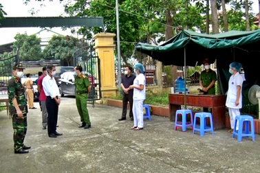 2 người bỏ trốn khỏi nơi cách ly tập trung dương tính với ma túy