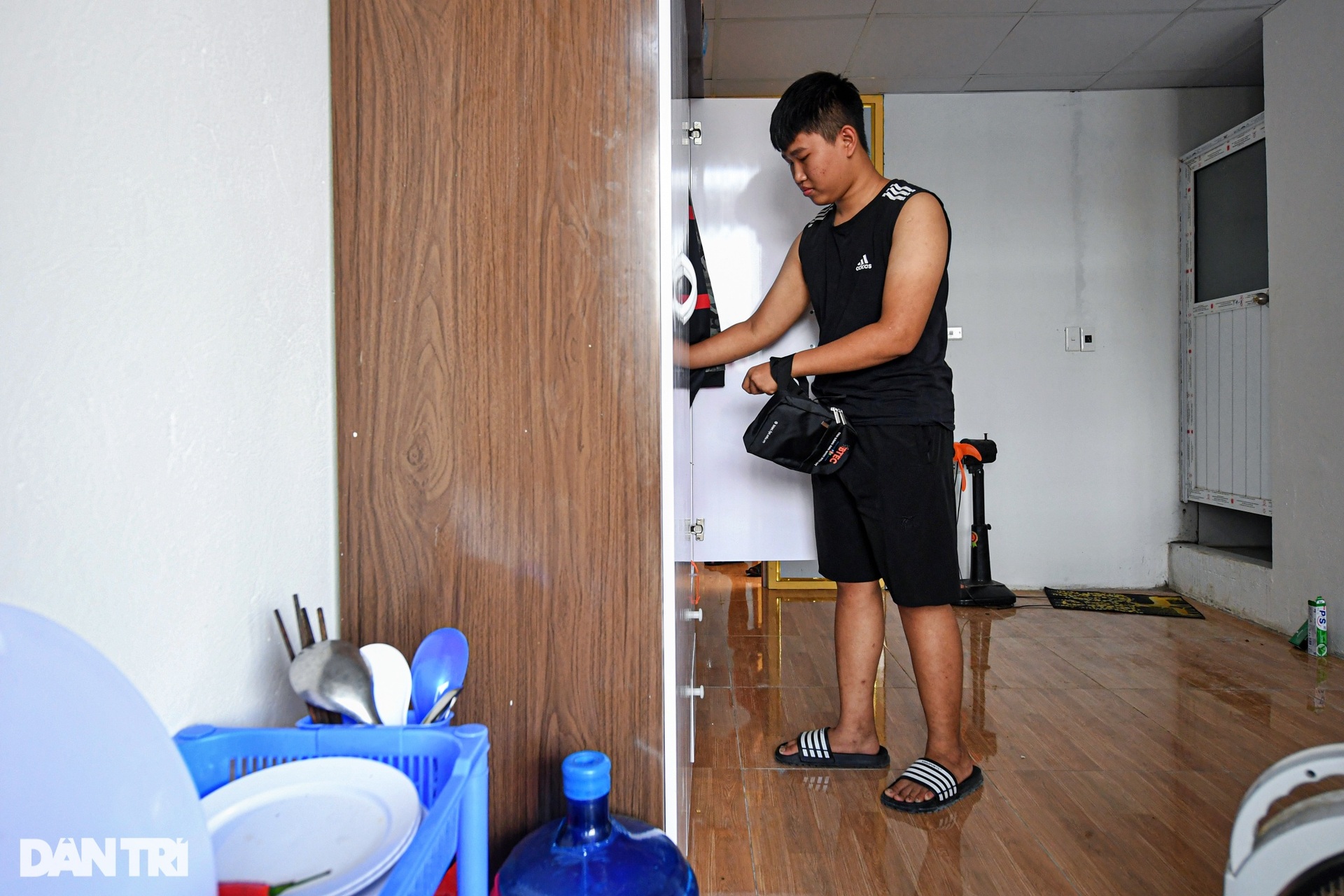 Cuộc sống thuê trọ trong các biệt thự triệu USD bỏ hoang ở Hà Nội - 12 Cuộc sống thuê trọ trong các biệt thự triệu USD bỏ hoang ở Hà Nội - 12