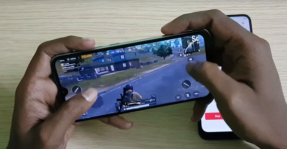 Những điện thoại chơi game tốt trong phân phúc phổ thông - 4 Những điện thoại chơi game tốt trong phân phúc phổ thông - 4