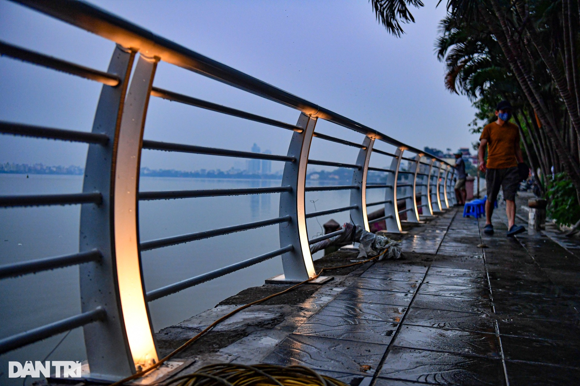 Hà Nội thay mới lan can hồ Tây, góc biểu tượng Khuê Văn Các được giữ nguyên - 12 Hà Nội thay mới lan can hồ Tây, góc biểu tượng Khuê Văn Các được giữ nguyên - 12