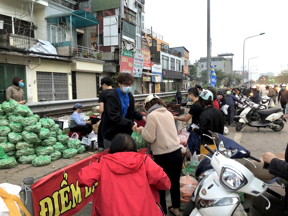 Thanh niên Thủ đô tất bật hỗ trợ tiêu thụ 122 tấn nông sản Hải Dương - 3