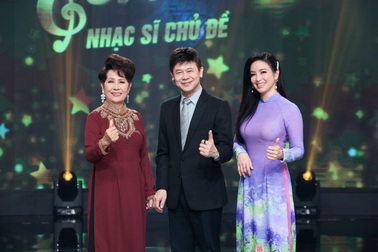 Xúc động hình ảnh danh ca Phương Dung ngồi nhẩm lời ca khúc