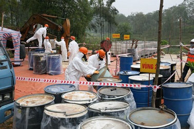 Xử lý ô nhiễm môi trường do hóa chất: Cần văn bản hướng dẫn chi tiết