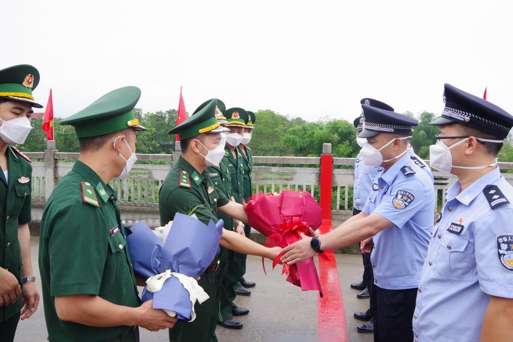 Cửa khẩu Tà Lùng khôi phục xuất, nhập cảnh sau 3 năm đóng băng - 1 Cửa khẩu Tà Lùng khôi phục xuất, nhập cảnh sau 3 năm đóng băng - 1