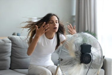 Nắng nóng hơn 40 độ, bạn trai vẫn không cho tôi bật điều hòa