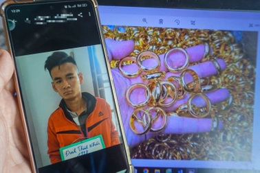 Gã trộm lấy được vàng nhưng vứt vào bụi rậm vì nghĩ là giả