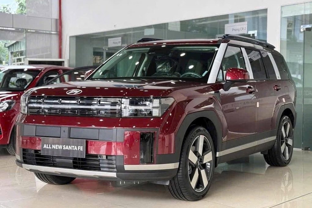 Đại lý giảm giá tới 200 triệu đồng cho Hyundai Santa Fe - 1 Đại lý giảm giá tới 200 triệu đồng cho Hyundai Santa Fe - 1