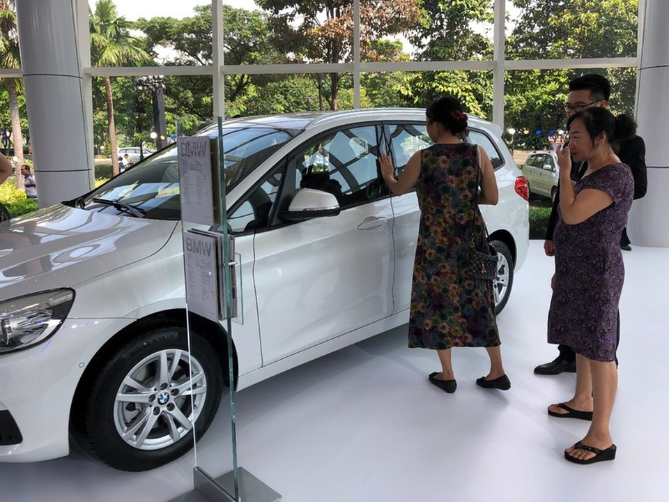 Giá xe giảm sâu tới 300 triệu đồng, kích cầu thị trường Tết - 1 Giá xe giảm sâu tới 300 triệu đồng, kích cầu thị trường Tết - 1