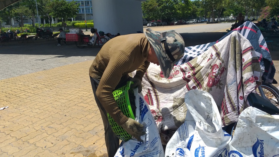 Săn thức ăn cho tôm hùm giữa ngày nóng nực, kiếm hơn nửa triệu đồng/ngày - 8