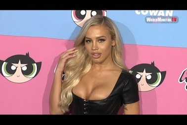 Tammy Hembrow quyến rũ trên thảm đỏ