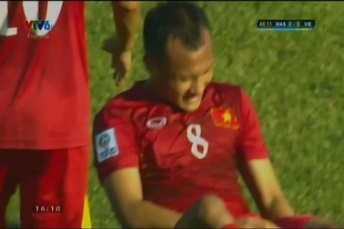 Việt Nam - Malaysia: Trọng Hoàng ngã trong phòng cấm địa phút 41