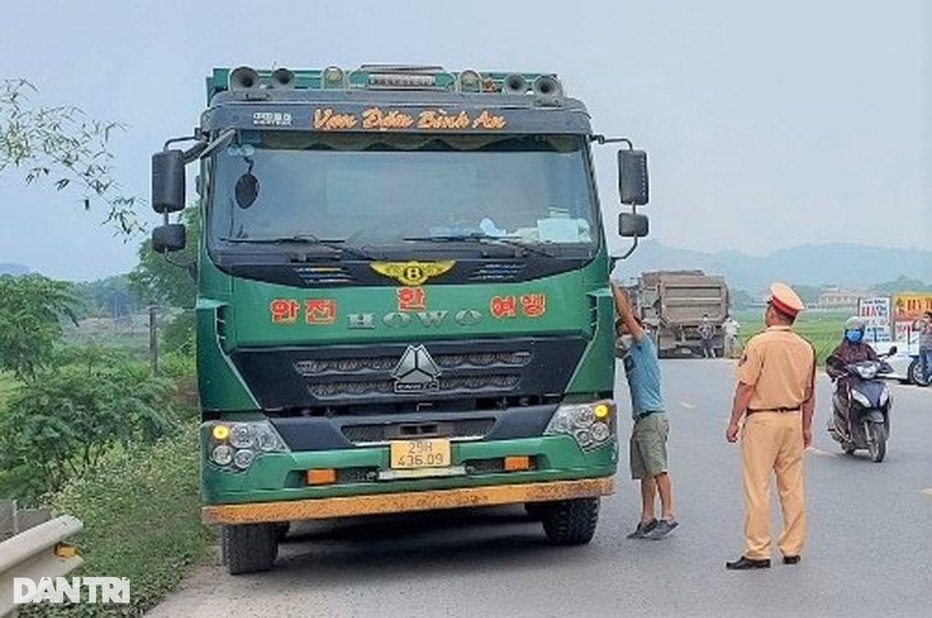 Không xử lý xe quá khổ, quá tải kiểu đầu voi đuôi chuột - 2 Không xử lý xe quá khổ, quá tải kiểu đầu voi đuôi chuột - 2