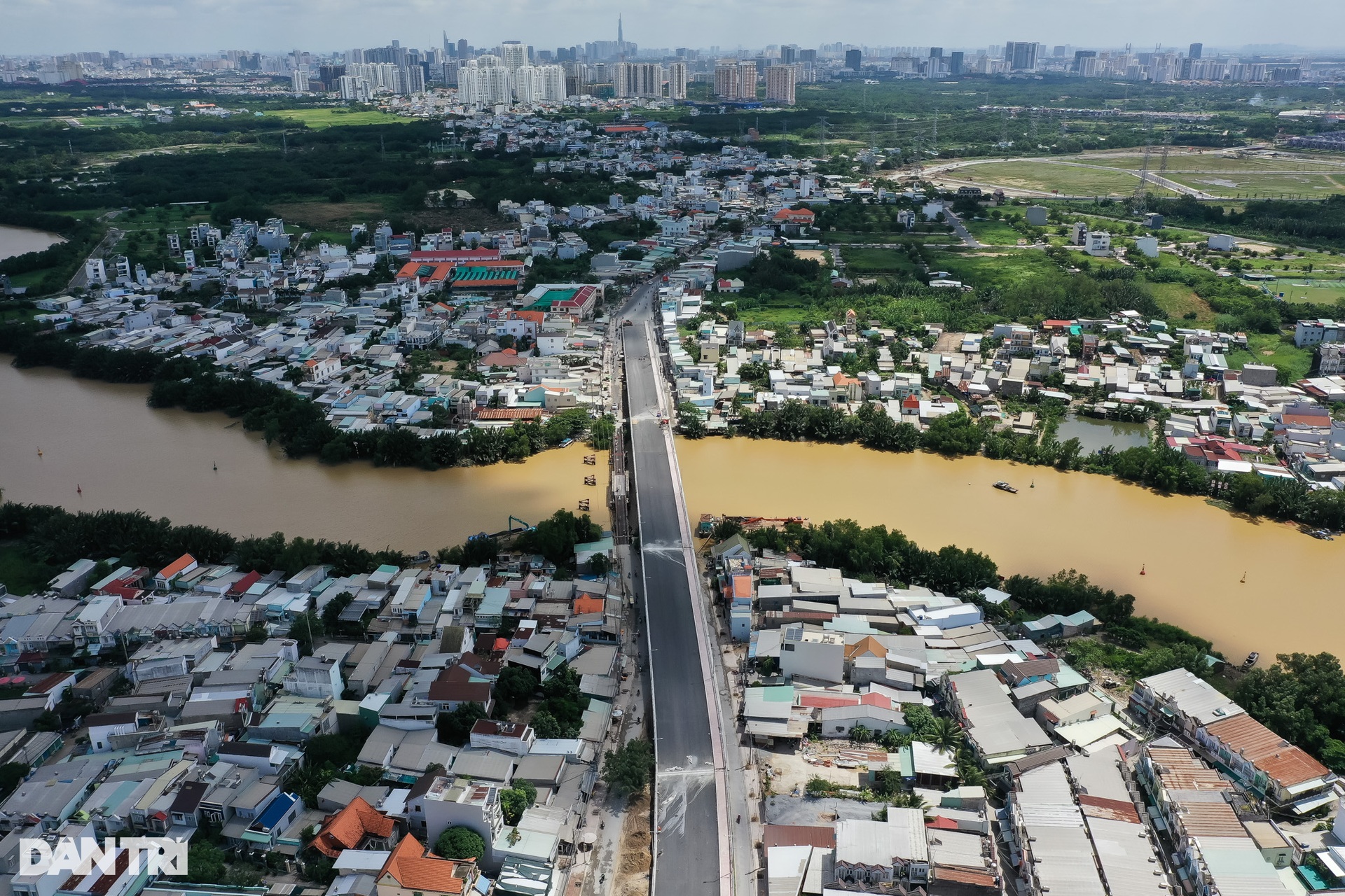 Người dân bật khóc khi cầu Long Kiểng xây dựng gần 23 năm sắp thông xe - 1 Người dân bật khóc khi cầu Long Kiểng xây dựng gần 23 năm sắp thông xe - 1