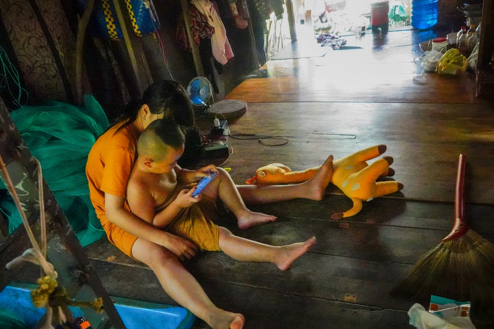 Người Sài Gòn bất đắc dĩ sống mòn dưới gầm cầu - 10 Người Sài Gòn bất đắc dĩ sống mòn dưới gầm cầu - 10