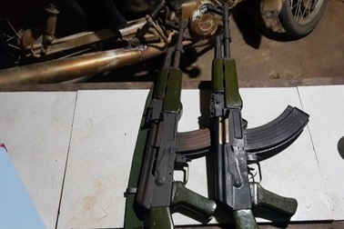 Thanh niên đột nhập trường học trộm 4 khẩu súng AK