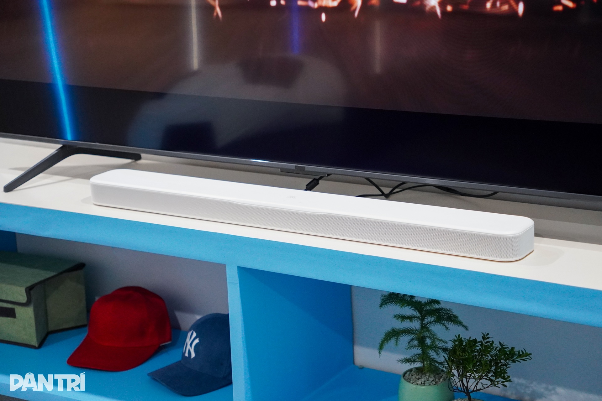 Đánh giá JBL Bar 500MK2: Thiết kế gọn, kết nối đa dạng nhưng còn hạn chế - 1