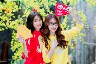 Đôi bạn thân xinh xắn khoe ảnh rộn ràng đón Tết sớm