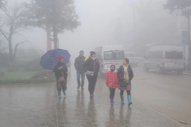 Miền Bắc nồm ẩm, mưa phùn dài ngày