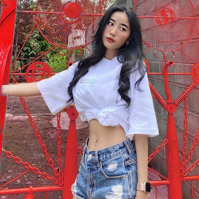 So vòng eo thon của các nữ sinh 2K nổi tiếng, ai là người đẹp nhất? - 33 So vòng eo thon của các nữ sinh 2K nổi tiếng, ai là người đẹp nhất? - 33