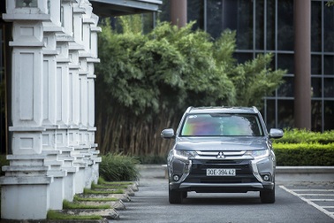 Mitsubishi Outlander phiên bản nâng cấp khởi điểm từ 983 triệu đồng