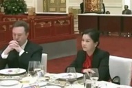 Chuyện ít biết về nữ tỷ phú Trung Quốc ngồi giữa Tim Cook và Elon Musk