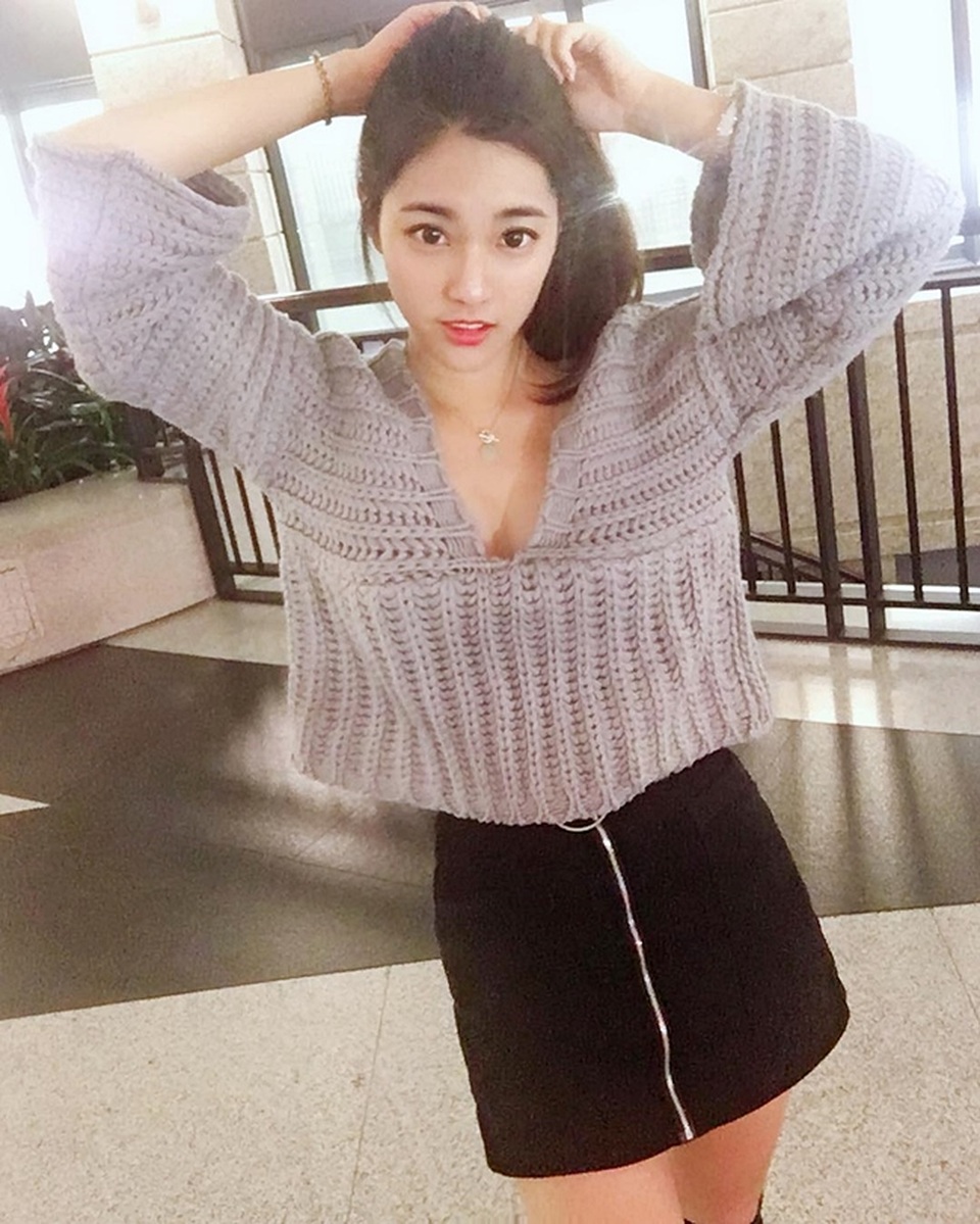 4 cô giáo Hàn, Trung sáng đi dạy, chiều xây đường cong bằng môn thể thao quý tộc - 24 4 cô giáo Hàn, Trung sáng đi dạy, chiều xây đường cong bằng môn thể thao quý tộc - 24