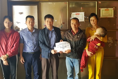 Bạn đọc giúp đỡ thêm gia đình cháu bé bị não úng thuỷ gần 60 triệu đồng