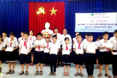 Quảng Nam trao hàng trăm suất học bổng đến học sinh và sinh viên nghèo