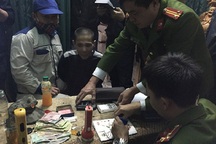 Triệt phá tụ điểm buôn bán ma túy, tàng trữ vũ khí trái phép