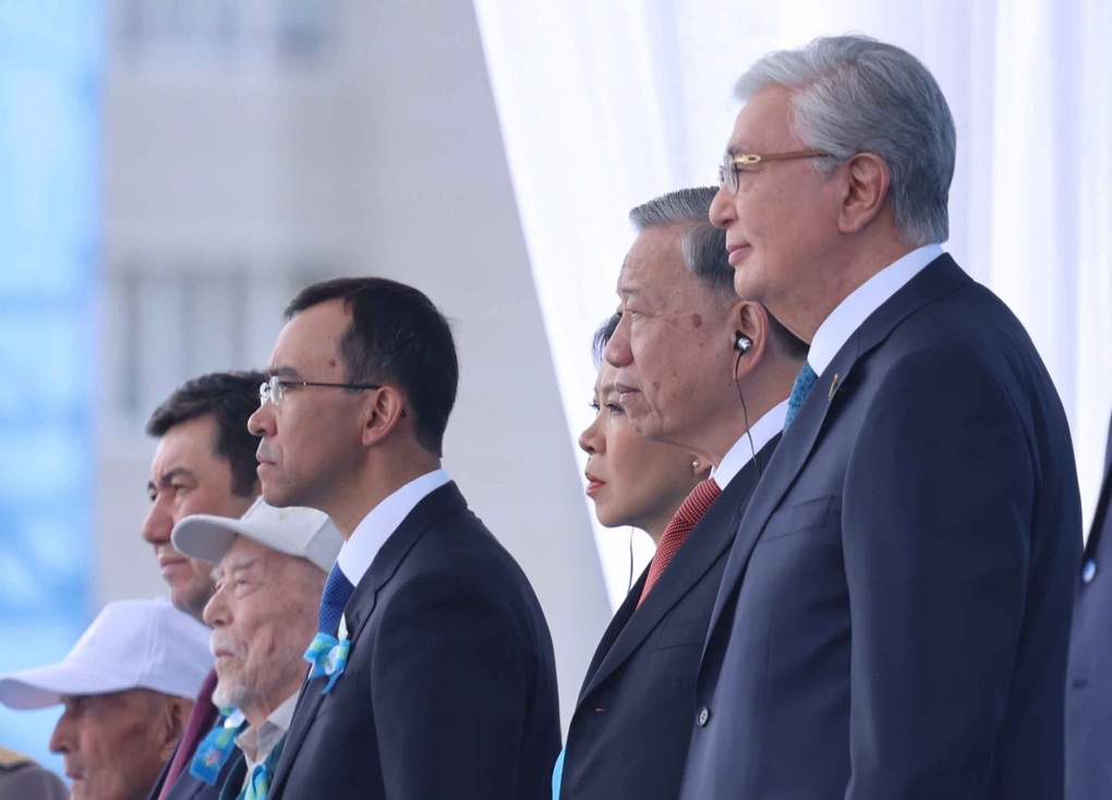 Tổng Bí thư dự duyệt binh Kỷ niệm Chiến thắng phátxít tại thủ đô Kazakhstan - 2 Tổng Bí thư dự duyệt binh Kỷ niệm Chiến thắng phátxít tại thủ đô Kazakhstan - 2