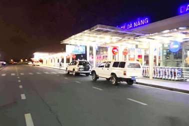 Quảng Nam giải thích việc đưa 4 khách người Anh ra sân bay